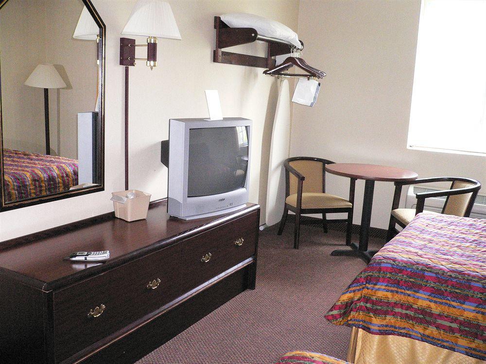 Super 8 By Wyndham Harrisburg Hershey North Екстер'єр фото