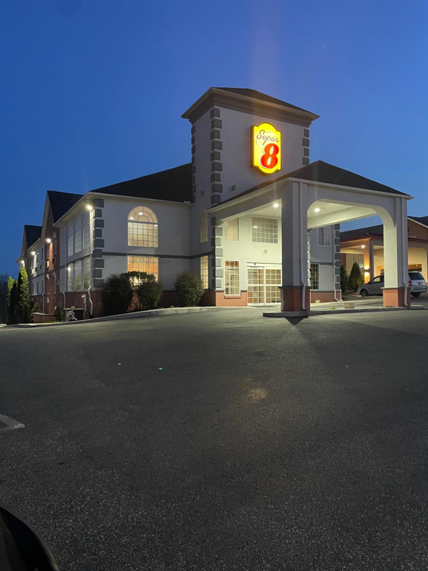 Super 8 By Wyndham Harrisburg Hershey North Екстер'єр фото