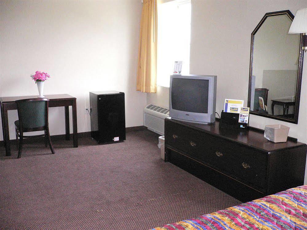 Super 8 By Wyndham Harrisburg Hershey North Екстер'єр фото